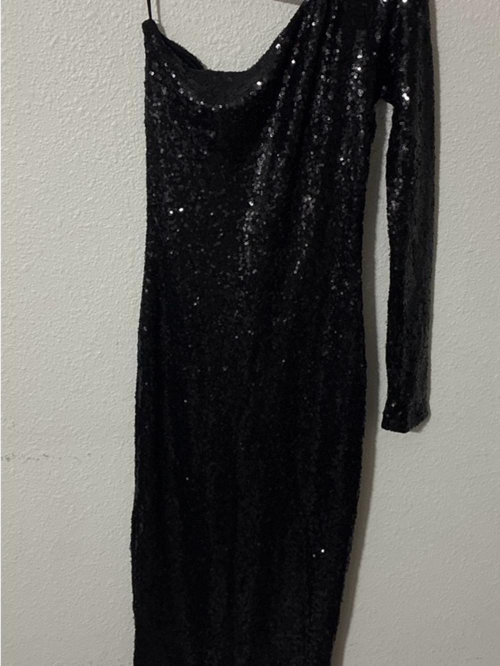 Fashion Nova Black One-Shoulder Sequin Midi Dress